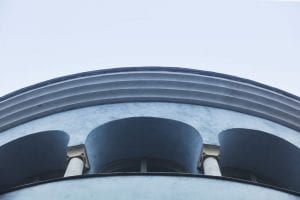 Asianajotoimisto Kak-lakin etusivun kuvassa sinisävyinen pehmeämuotoinen rakennus