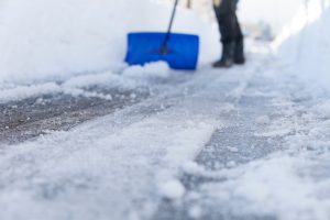 Kuuluuko tontin kohdalla olevan jalkakäytävän kunnossapito taloyhtiön vastuulle?