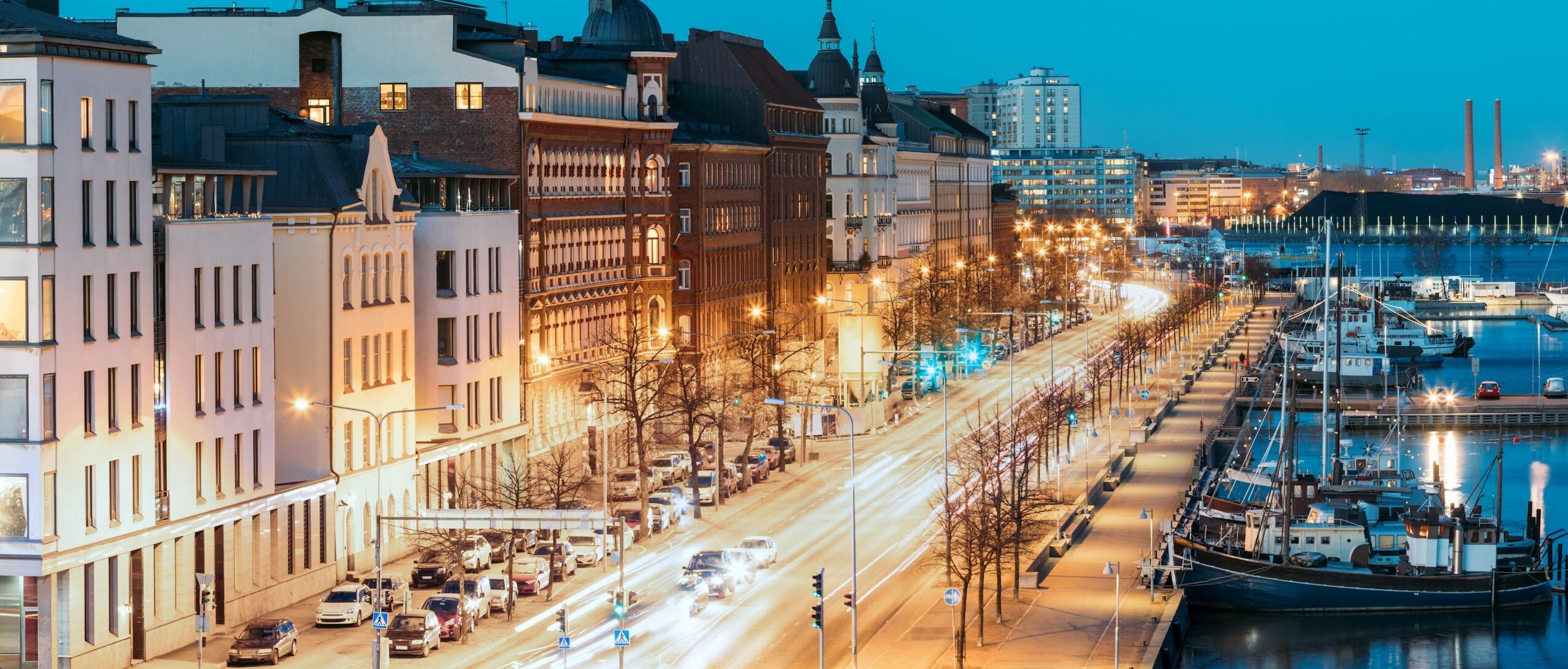 Vuosia kestänyt riita osakkaan huoneiston ikkunarivistöön eteen asennetuista valomainoksesta ratkaistiin korkeimmassa hallinto-oikeudessa. Suuri ja häikäisevä mainos tulee poistaa, tosin ei taloyhtiön toimesta. Päätös muistuttaa siitä, että taloyhtiölle ei voi asettaa uhkasakkoa, jos sillä ei ole konkreettisia keinoja vaikuttaa tilanteen ratkaisuun.