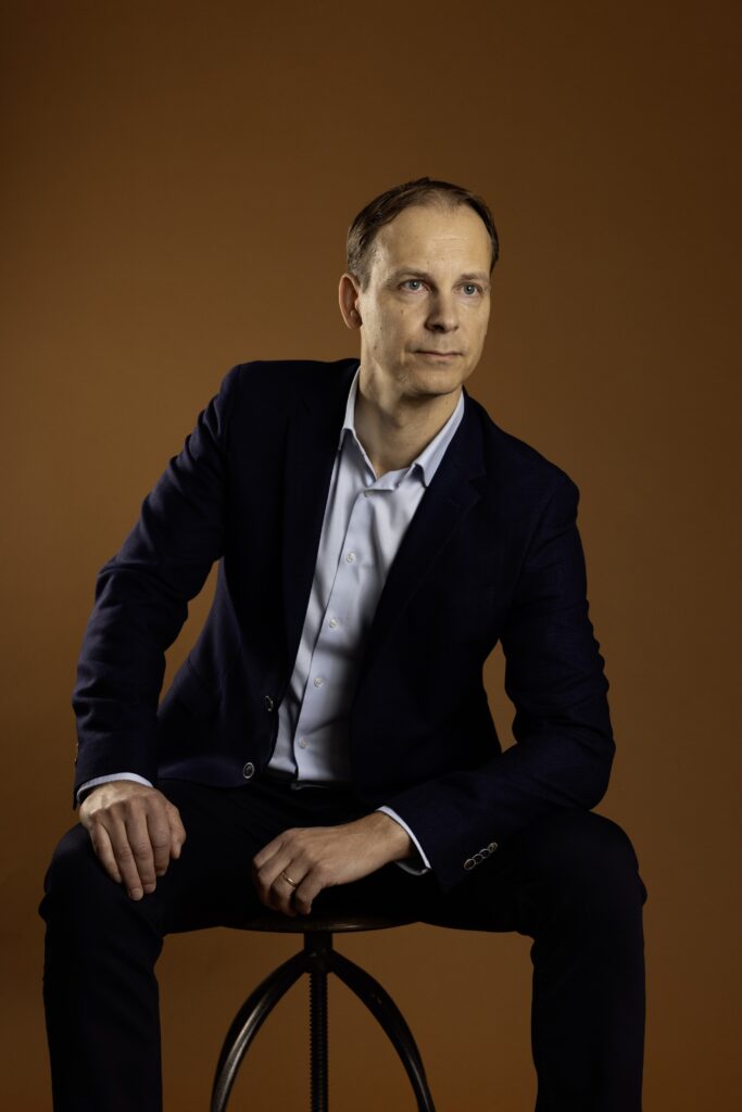 Viisi vinkkiä: Näin hallitset lisä- ja muutostyöt onnistuneesti Lisä- ja muutostyöt ovat rakennusurakoissa enemmänkin sääntö kuin poikkeus. Ne aiheuttavat usein erimielisyyksiä, jotka saattavat hankaloittaa koko urakan etenemistä. Tilaajana voit hallita riskit huomioimalla nämä viisi perusasiaa.