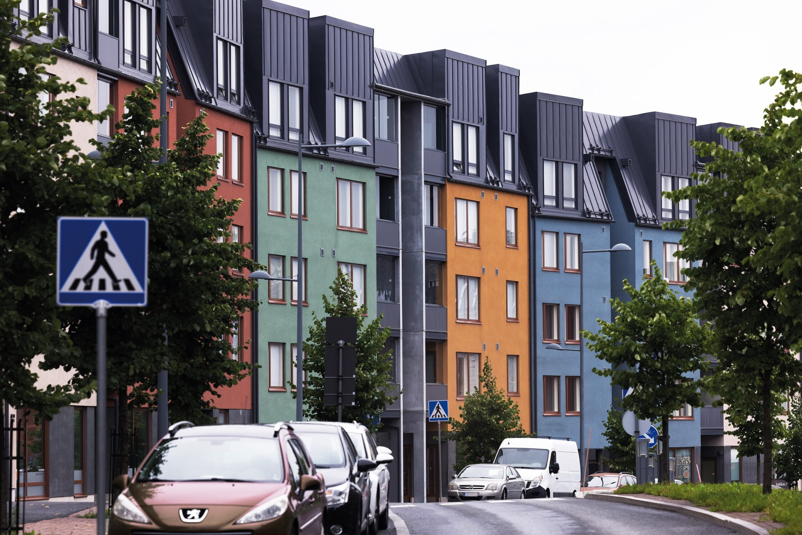 Lisä- ja muutostyöt ovat rakennusurakoissa enemmänkin sääntö kuin poikkeus. Ne aiheuttavat usein erimielisyyksiä, jotka saattavat hankaloittaa koko urakan etenemistä. Tilaajana voit hallita riskit huomioimalla nämä viisi perusasiaa.