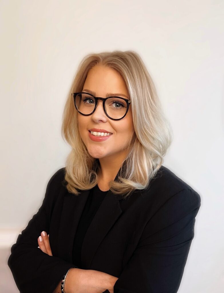 Iida Hakamaa lakimieheksi