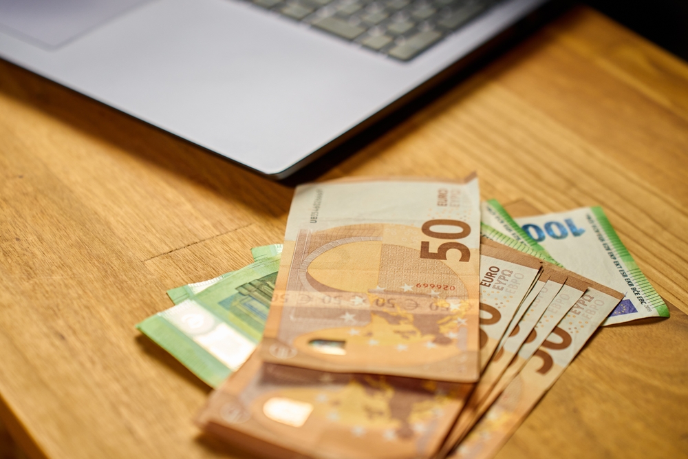 Mitä tehdä, jos vastike on peritty virheellisesti? Jos taloyhtiö on perinyt vastiketta liikaa tai liian vähän, tilanne voidaan oikaista jälkikäteen.