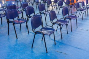 Yhtiökokouskutsu on paljon enemmän kuin hallinnollinen rutiini. Kutsun huolellisella laatimisella ja toimittamisella varmistetaan, että yhtiökokouksessa tehtävät päätökset kestävät myös oikeudellisen tarkastelun.