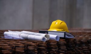 Lisä- ja muutostyöt ovat rakennusurakoissa enemmänkin sääntö kuin poikkeus. Ne aiheuttavat usein erimielisyyksiä, jotka saattavat hankaloittaa koko urakan etenemistä. Tilaajana voit hallita riskit huomioimalla nämä viisi perusasiaa.