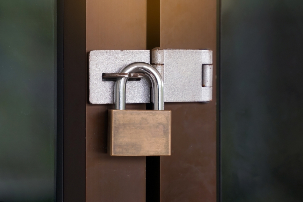 Kolmen kuukauden vastikerästit oikeuttivat huoneiston hallintaanottoon Kiinteistö Oy katsoi, etteivät sen vastikerästit olleet niin merkittäviä, että ne olisivat oikeuttaneet asunto-osakeyhtiön ottamaan kaksi huoneistoa hallintaansa. Rovaniemen hovioikeus päätyi toiseen lopputulokseen.